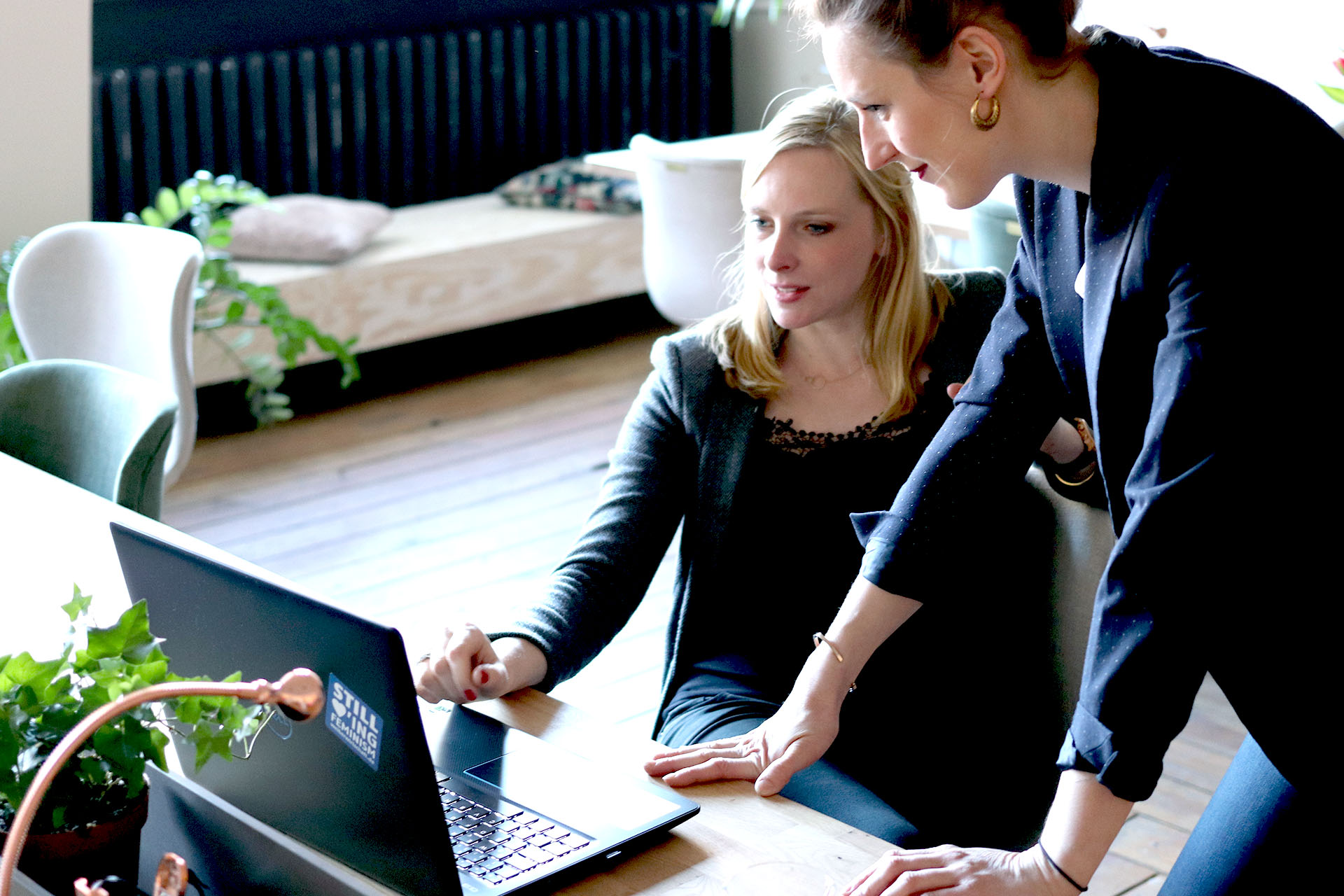 MUJERES EN EL LIDERAZGO